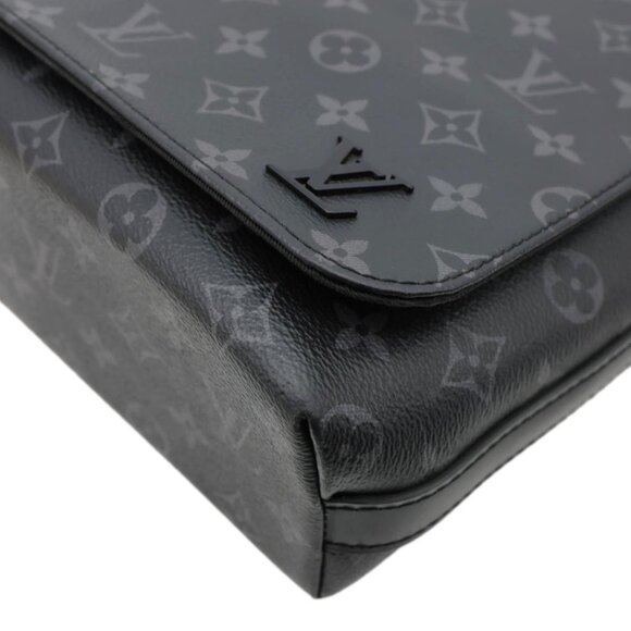 Louis Vuitton District MM Monogram Eclipse Messenger Bag Black - Picture 6 of 13